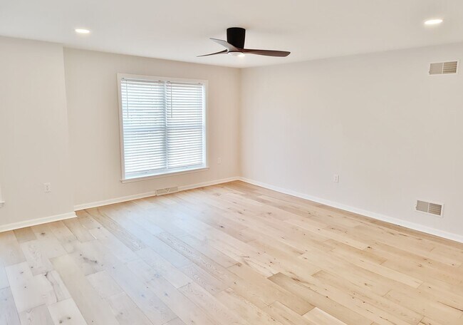 Building Photo - 3 Bed / 2-1/2 Bath Single Family Home