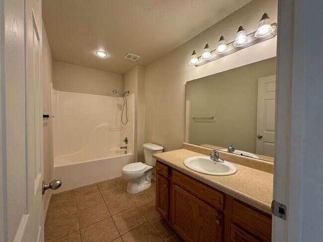 Building Photo - Spacious 3-Bedroom Duplex Located within Close Proximity to Fort Leonard Wood!
