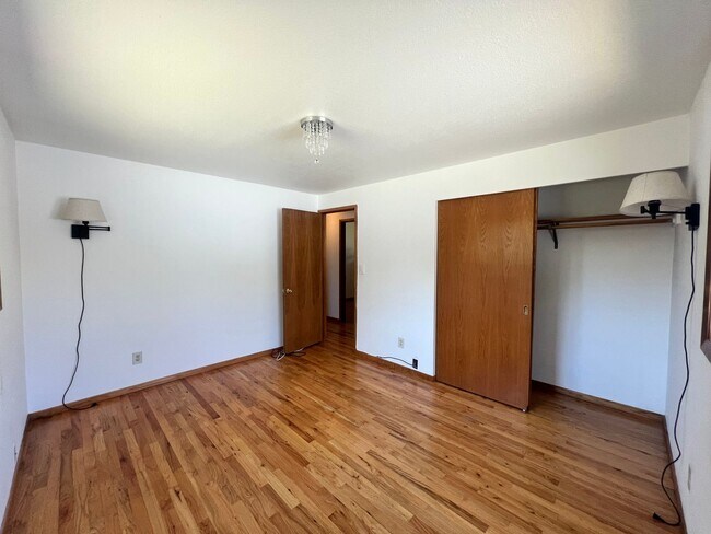 Building Photo - 3 Bedroom, 1 bath House in NW Corvallis of off Circle Blvd
