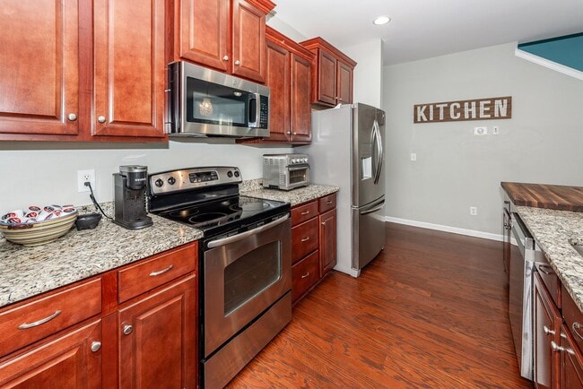 Building Photo - 4 Bedroom, 2.5 Bathroom Home in Brownswood...