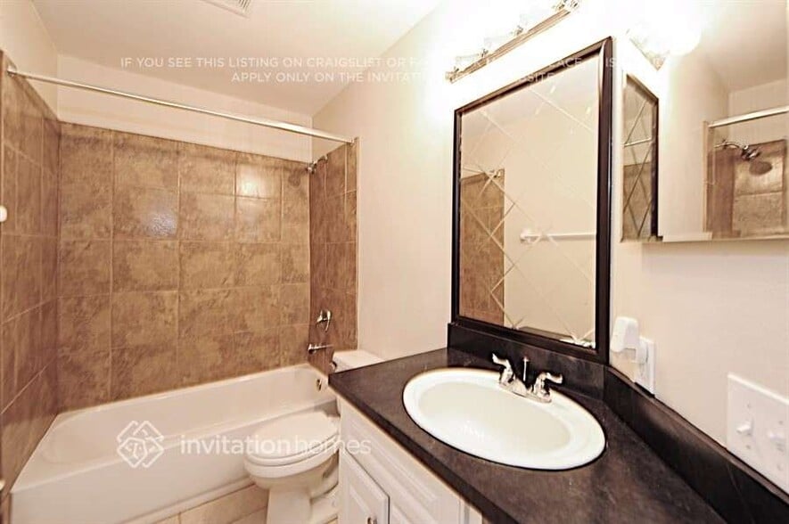 Building Photo - 9403 Posen Pl