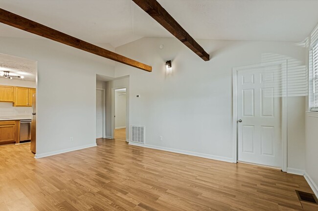 Building Photo - AVAILABLE NOVEMBER 10th. 2 Bed 1 bath FOR ...