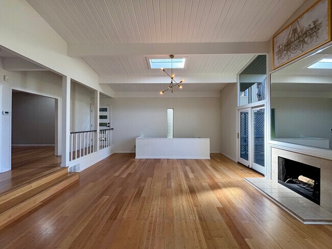 Building Photo - 6207 Westover Dr