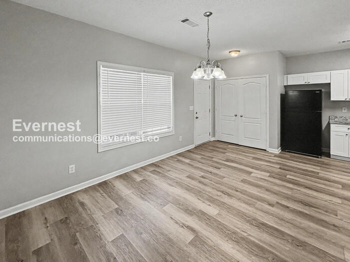 Building Photo - 8609 Thomas Ln