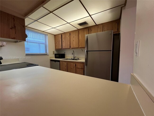 Building Photo - 1880 N Congress Ave