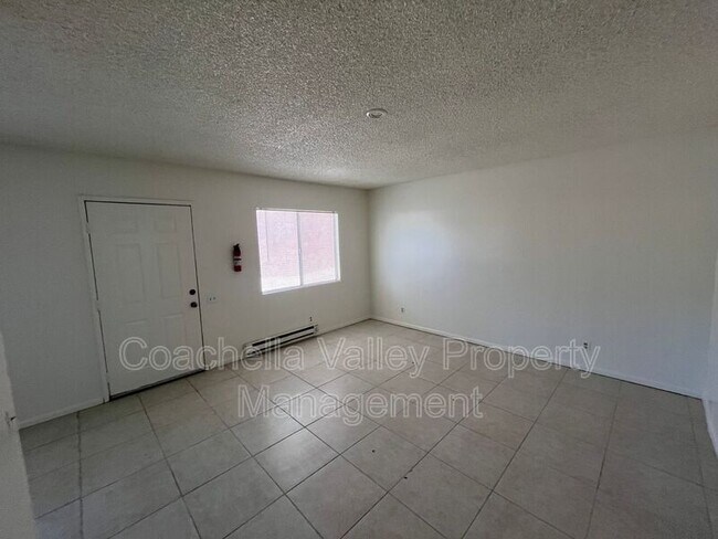Building Photo - 556 E Chuckwalla Rd