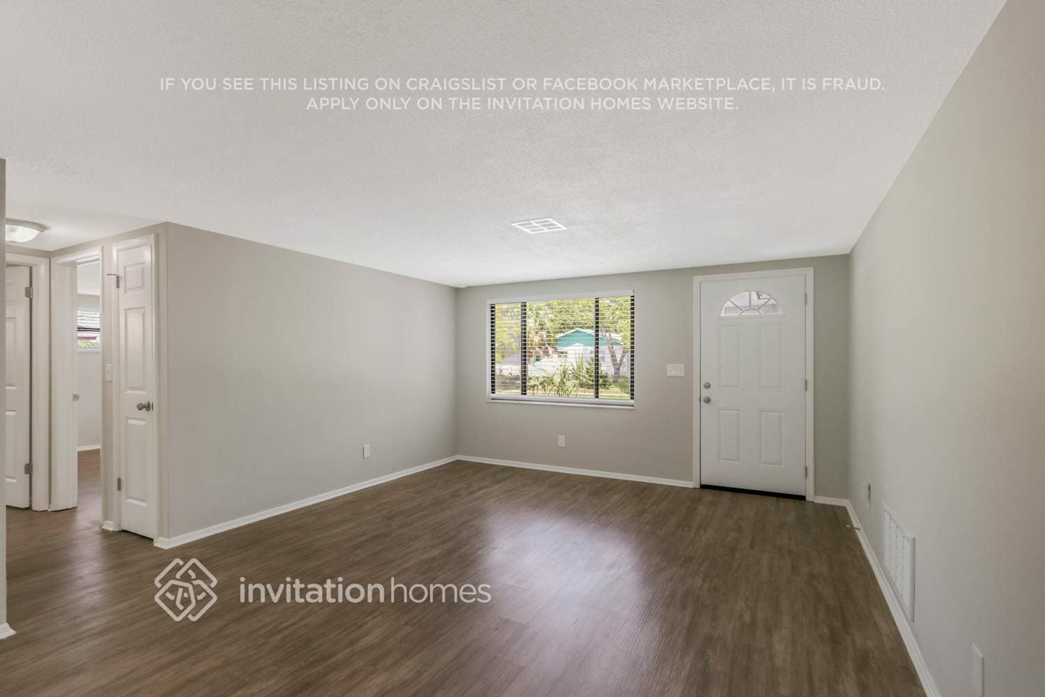 Building Photo - 16033 Villa Dr