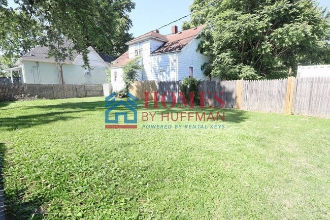 Building Photo - Two Bedroom House | Off Street Parking