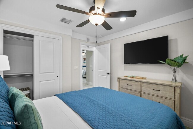 Building Photo - 854 Mallett St
