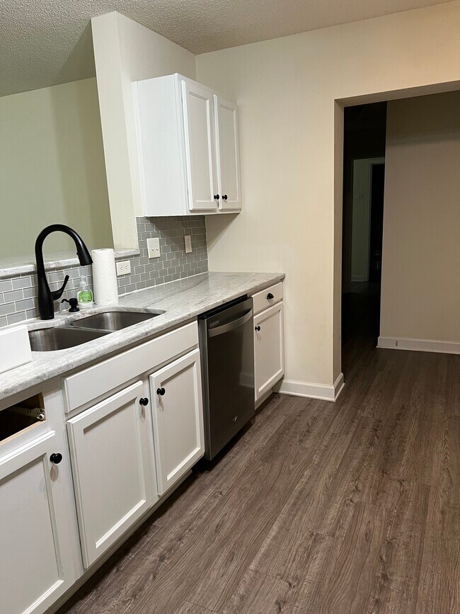 Building Photo - 302 Harts Cove Way