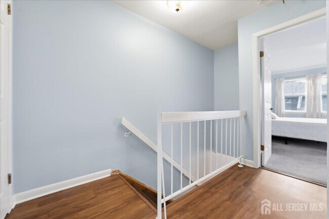 Building Photo - 2606 Trafalgar Square