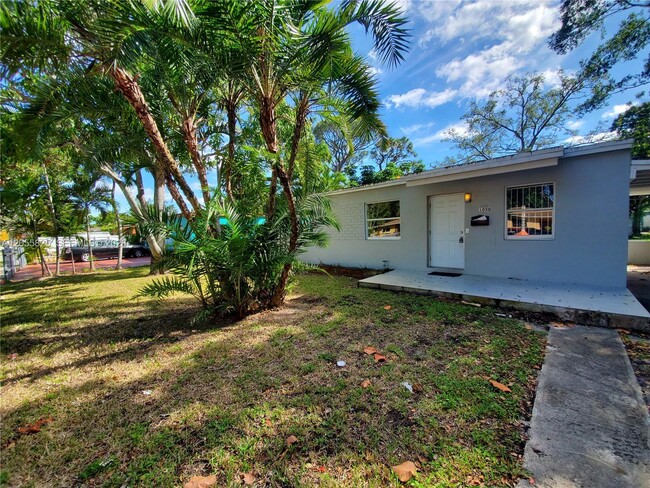 Building Photo - 1050 NW 127th St