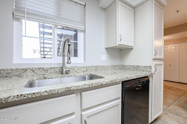 Building Photo - Resort-Style Aventura Condo