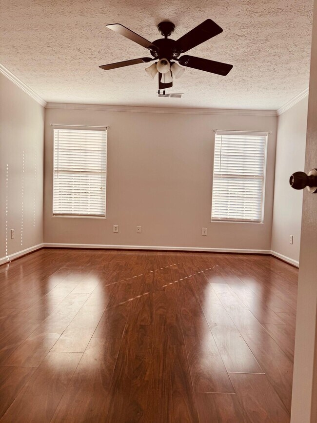 Building Photo - 3072 Prichard Dr