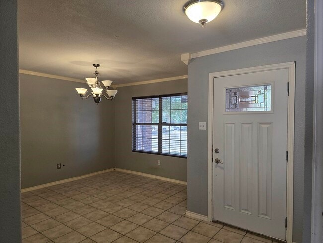 Building Photo - 2987 Temple Dr