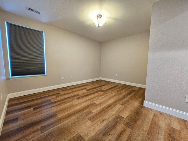 Building Photo - Fully Remodeled Condo in Broomfield