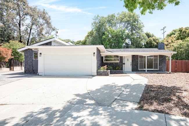 Building Photo - 3658 Lawnwood Ct