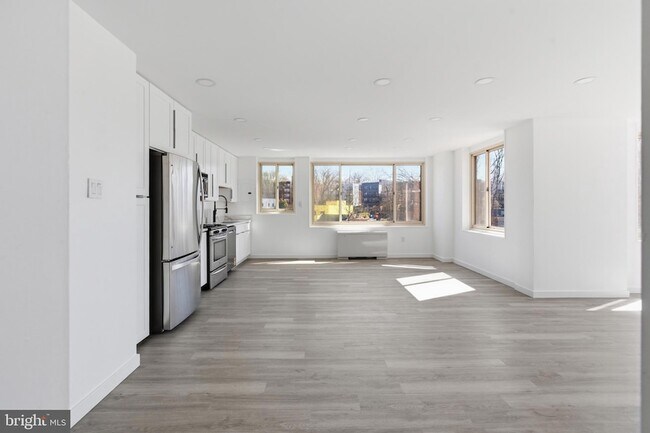 Building Photo - 4000 Tunlaw Rd NW