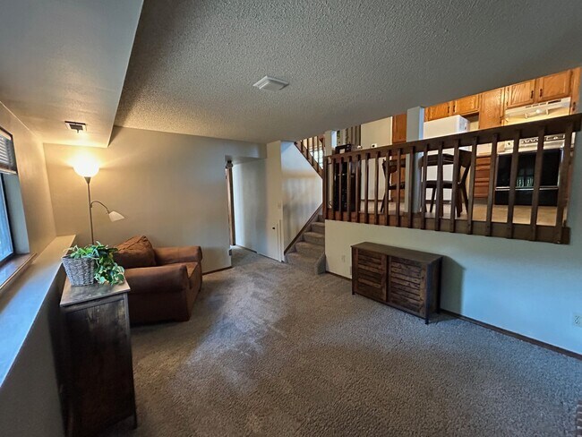 Building Photo - 5935 Pemberton Way