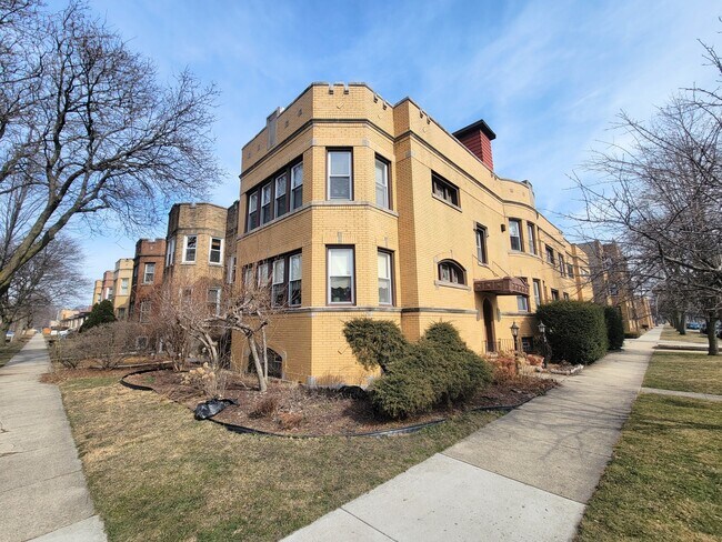 Building Photo - 6701 N Campbell Ave