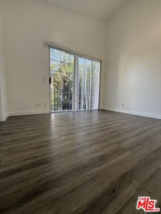 Building Photo - 621 N Bronson Ave