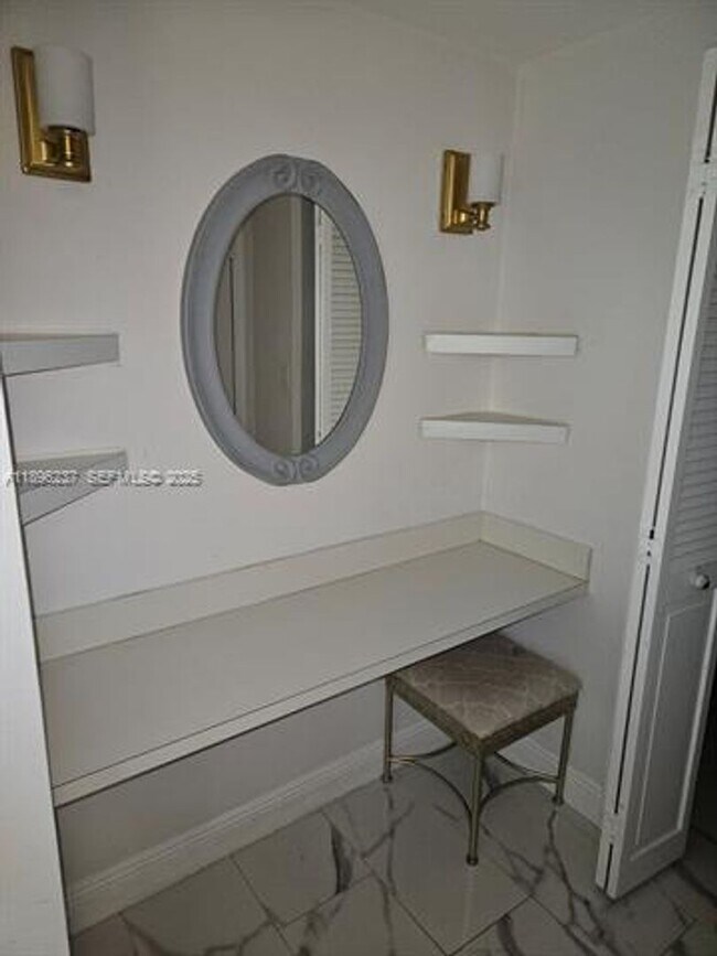 Building Photo - 1800 NE 114th St