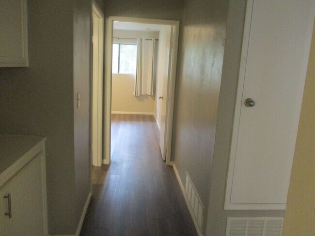 Building Photo - Mission Valley Newly Remodeled 2 Bdr 2 Bat...
