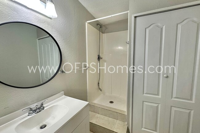 Building Photo - 145 4th Ave