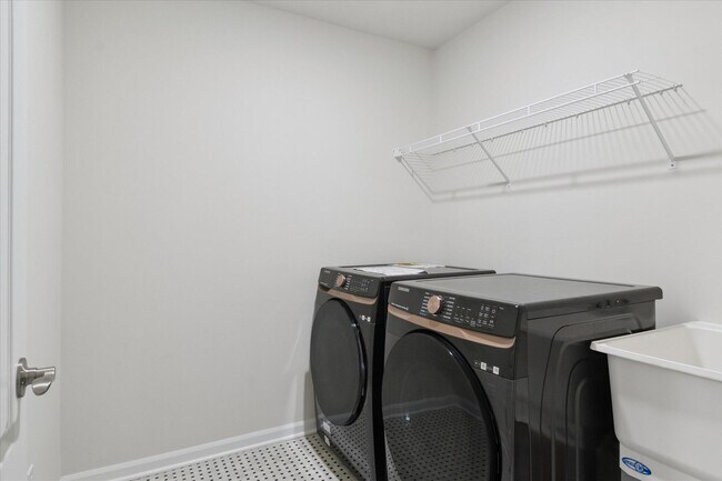 Building Photo - 737 Haywood Dr