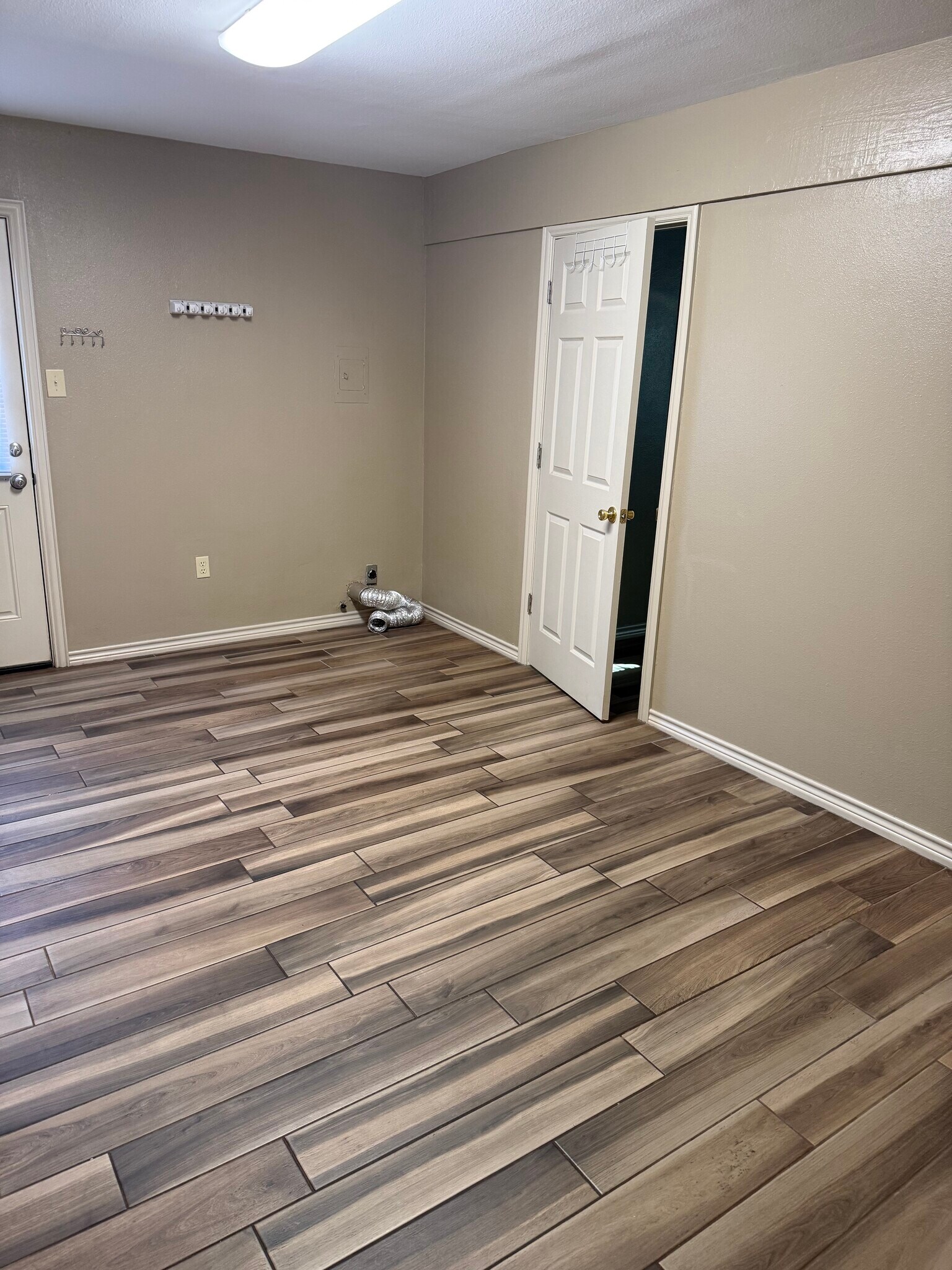 Laundry room - 1001 Westview Dr