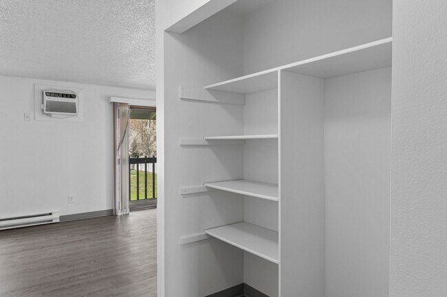 Building Photo - Coming soon! Spacious 2 bedroom 1 bathroom...