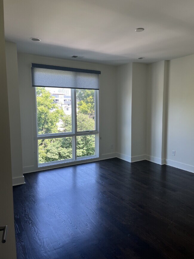 Building Photo - "Spacious Urban Living: 3-Bedroom Townhouse with 3.5 Baths in Nashville's Vibrant Core!" STUNNING...