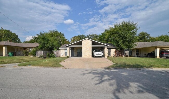 Building Photo - 1810 Nicole Cir