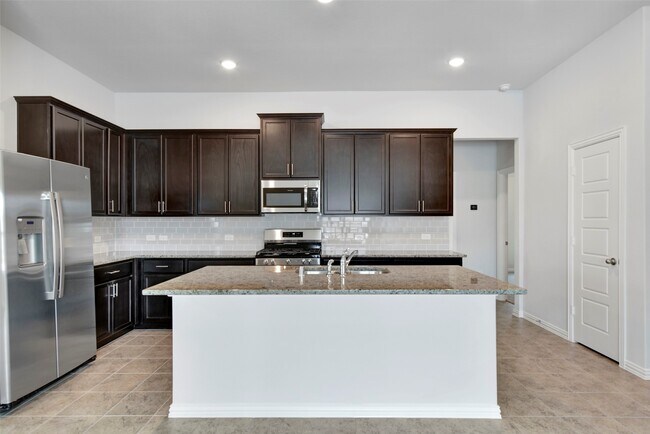 Building Photo - 2207 Villa Flora Ln