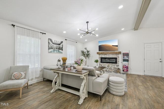 Building Photo - 1104 Suterland Rd