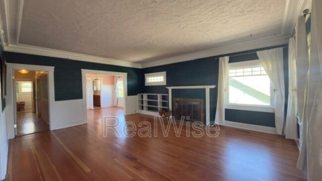 Building Photo - 837 SE Blakeley Ave