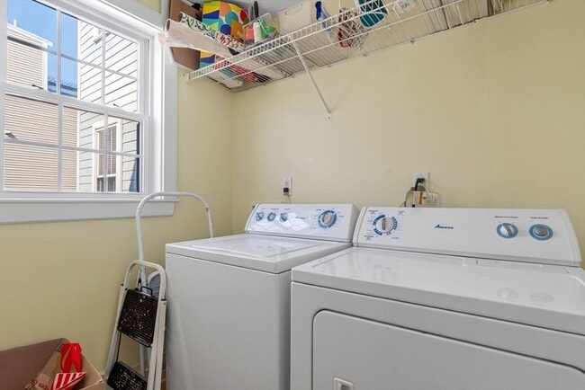 Building Photo - 170 W 3rd St