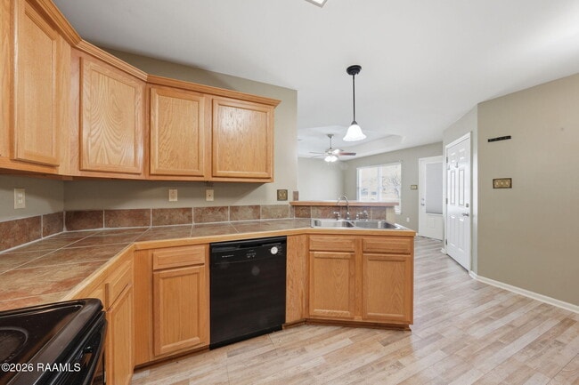 Building Photo - 1422 Southport Blvd