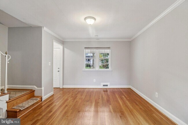 Building Photo - 250 Lynhaven Dr