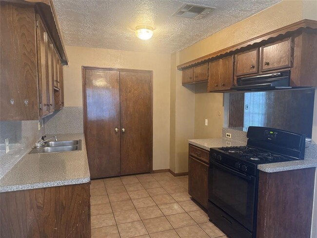 Building Photo - 4908 Faircrest St