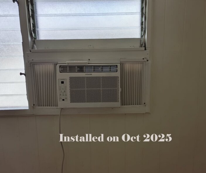 Building Photo - 749 Ekela Ave