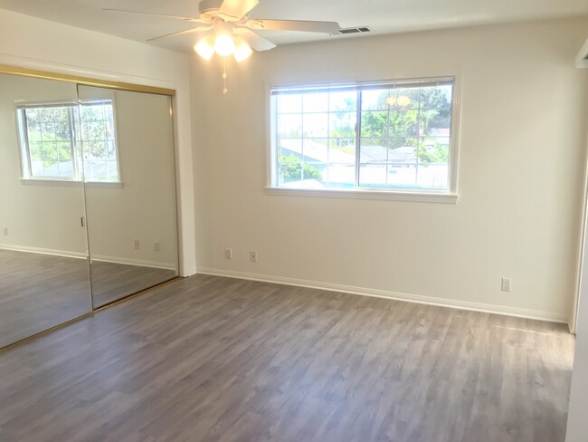 Building Photo - Large Beach House Over Two Car Garage