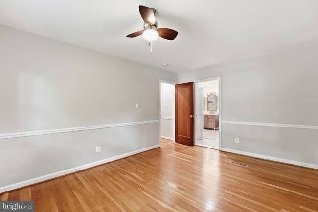 Building Photo - 2419 Claremont Dr