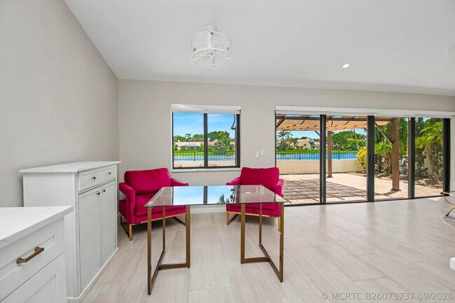 Building Photo - 21460 Laguna Dr