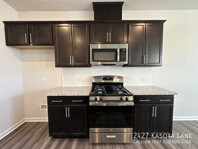 Building Photo - 2427 Kasota Ln