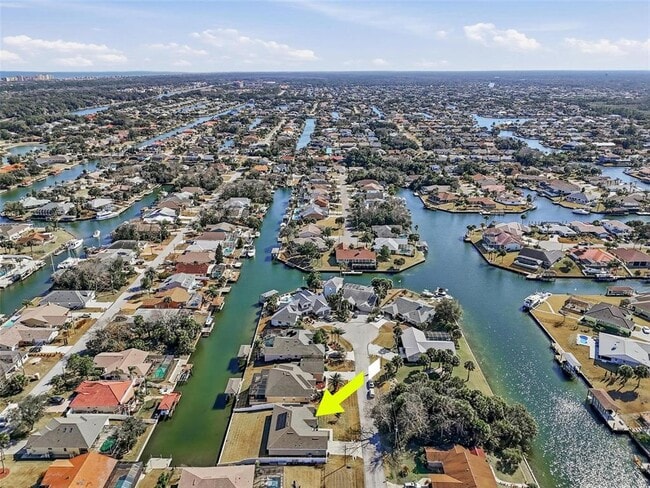 Building Photo - 8 Creek Ct