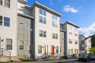 Building Photo - 708 Tral St