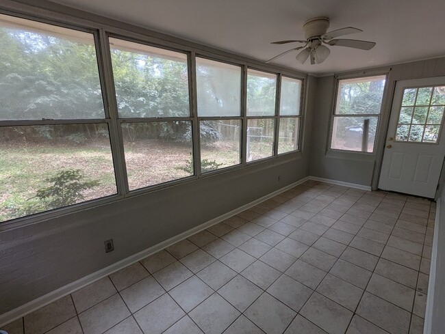 Building Photo - 1512 Sunset Ln