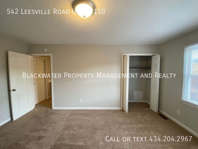 Building Photo - 2 Bedroom Townhome in Heritage Court!