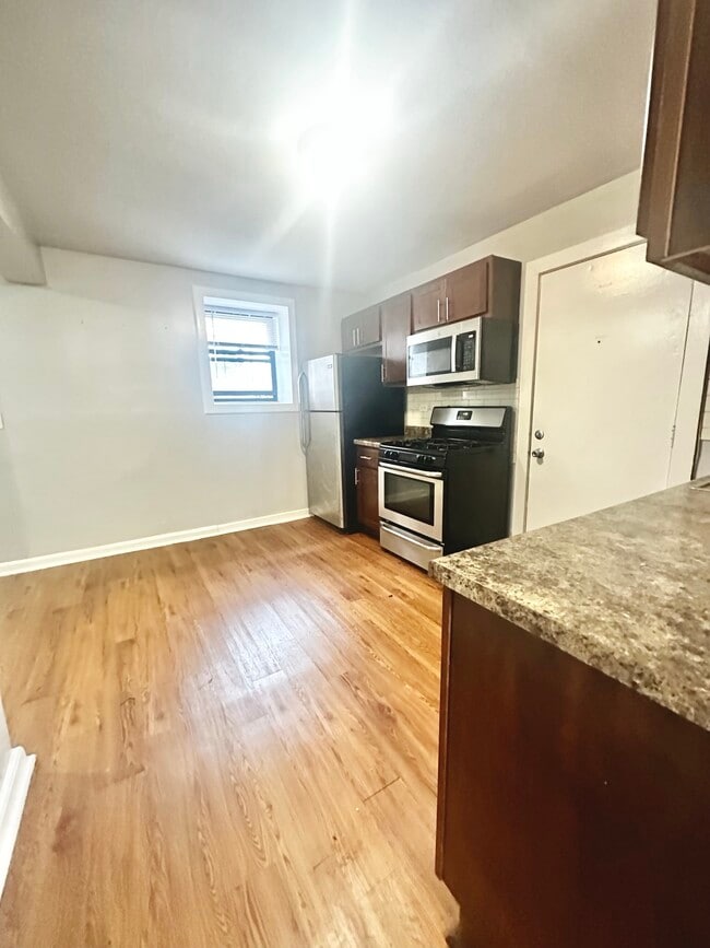 4408 Hazel 2 bedroom - 901 W Agatite Ave